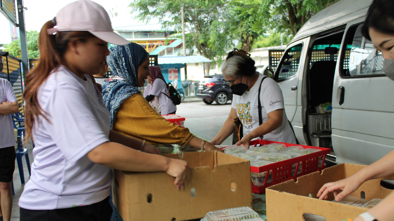 Food distribution with Pertiwi