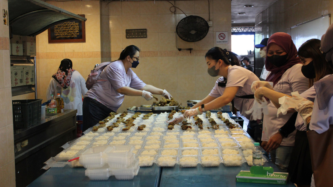Food distribution with Pertiwi