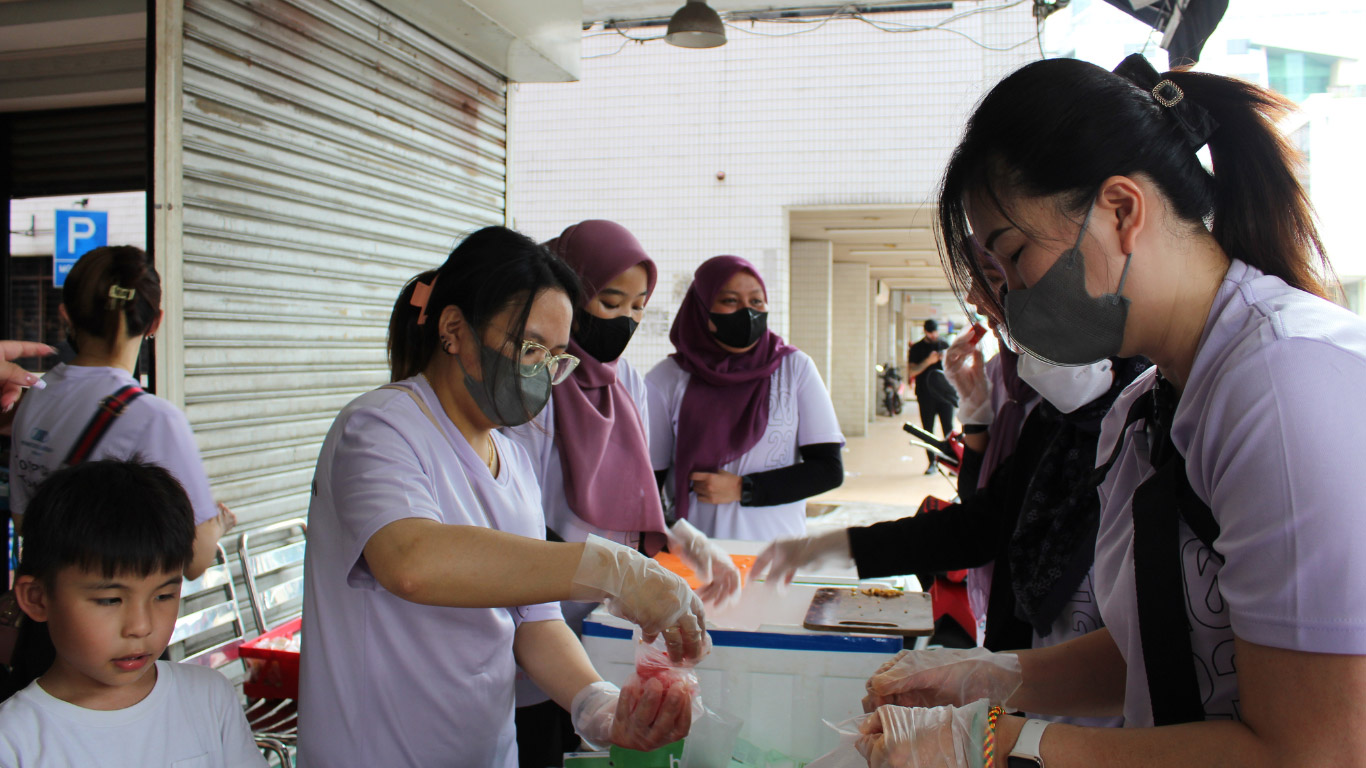 Food distribution with Pertiwi