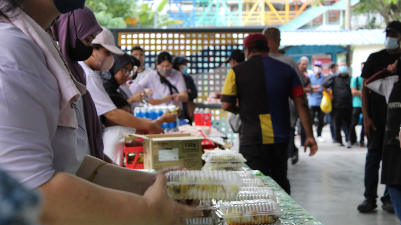 Food distribution with Pertiwi